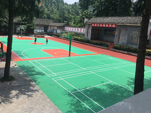 吉首鳳凰縣培民學校塑膠籃球場，羽毛球場順利完工